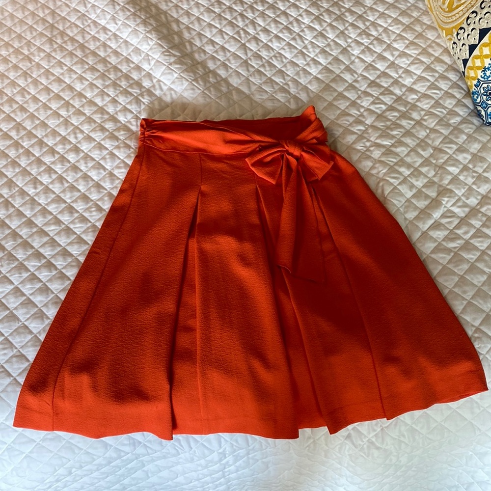 Ann Taylor, Orange skirt